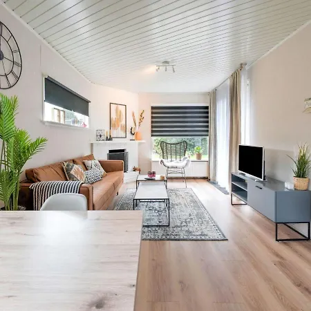 Holiday home Delightful In With Garden *